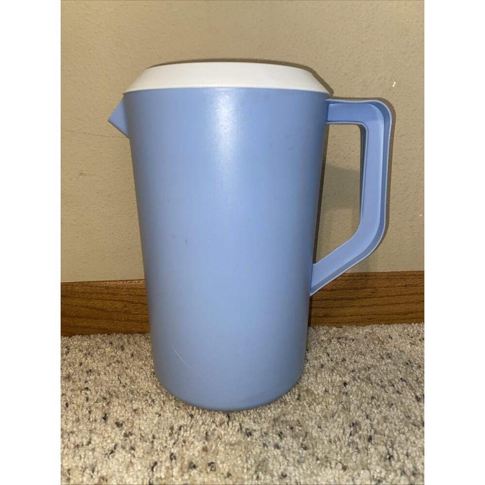 Rubbermaid 1 Gallon Pitcher Blueish Gray #2718 With White Lid USA Made Vintage